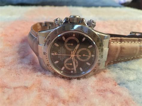 Rolex Daytona 116520: cinturino in pelle o gomma.